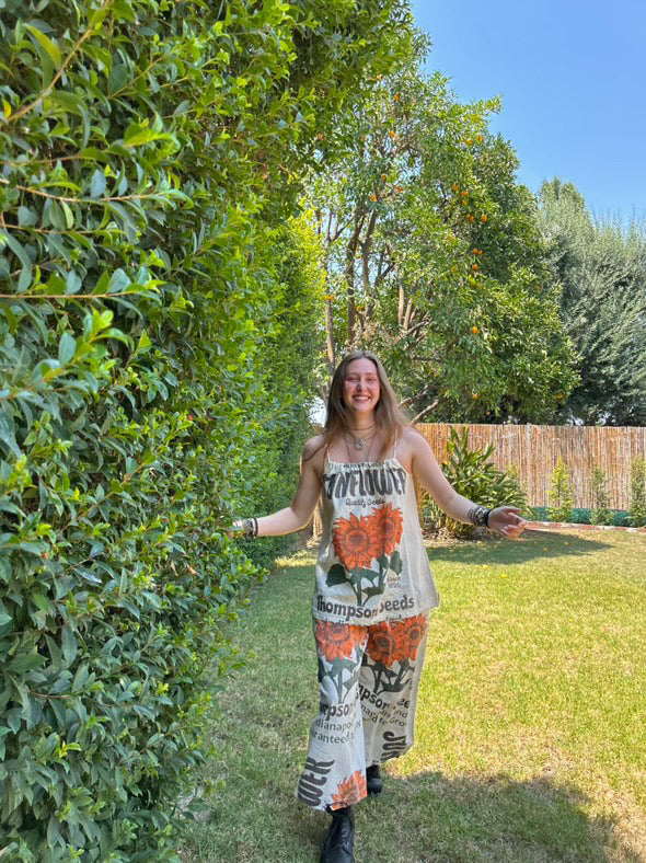 Vintage sunflower capri pants