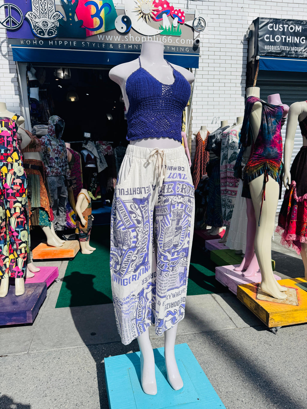 Vintage crown capri pants