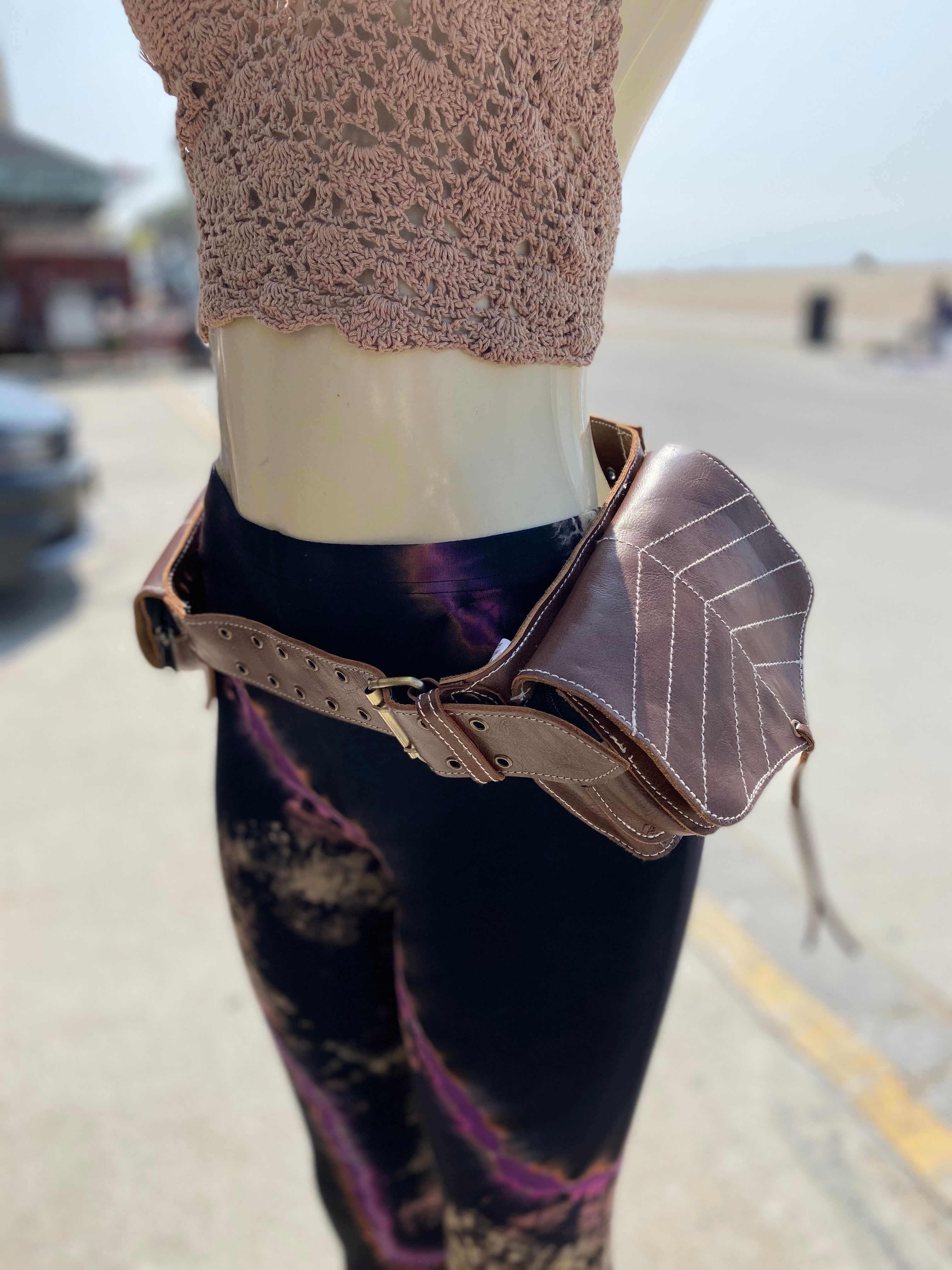 Leafs leather belt (brown )
