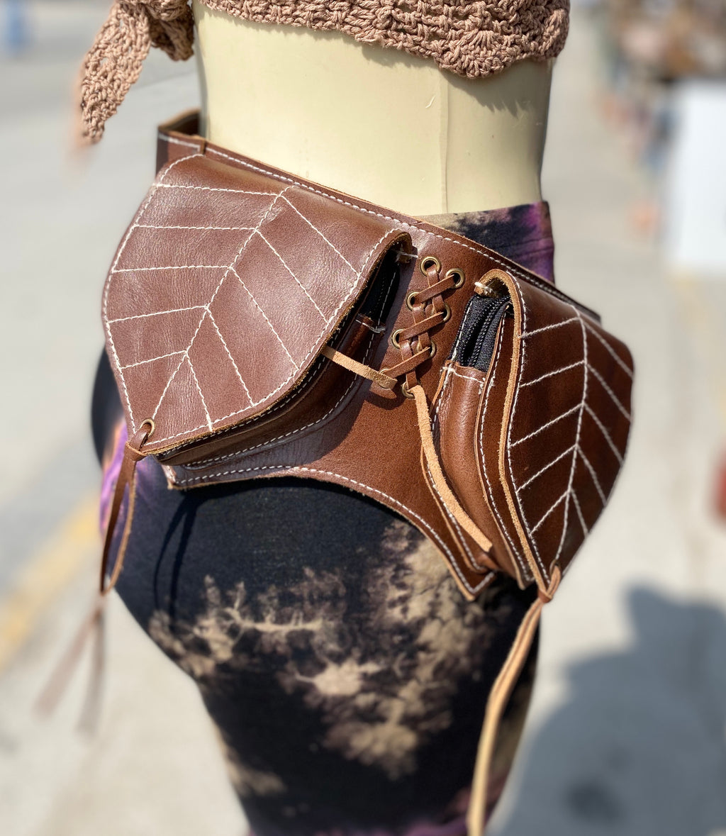 Leafs leather belt (brown )